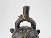 Ame Ker 175  Ame Ker 175, Peru, Nordküste, Chimú, Späte Zwischenperiode, ca. 1000-1470 n. Chr., Gabelhalsgefäß, Ton, H 19 cm, Dm 11,6 cm : Museumsfoto: Claus Cordes, Bestandskatalog Ethnologie